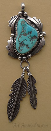 Pendentif Navajo en argent avec turquoise et 2 plumes symboles